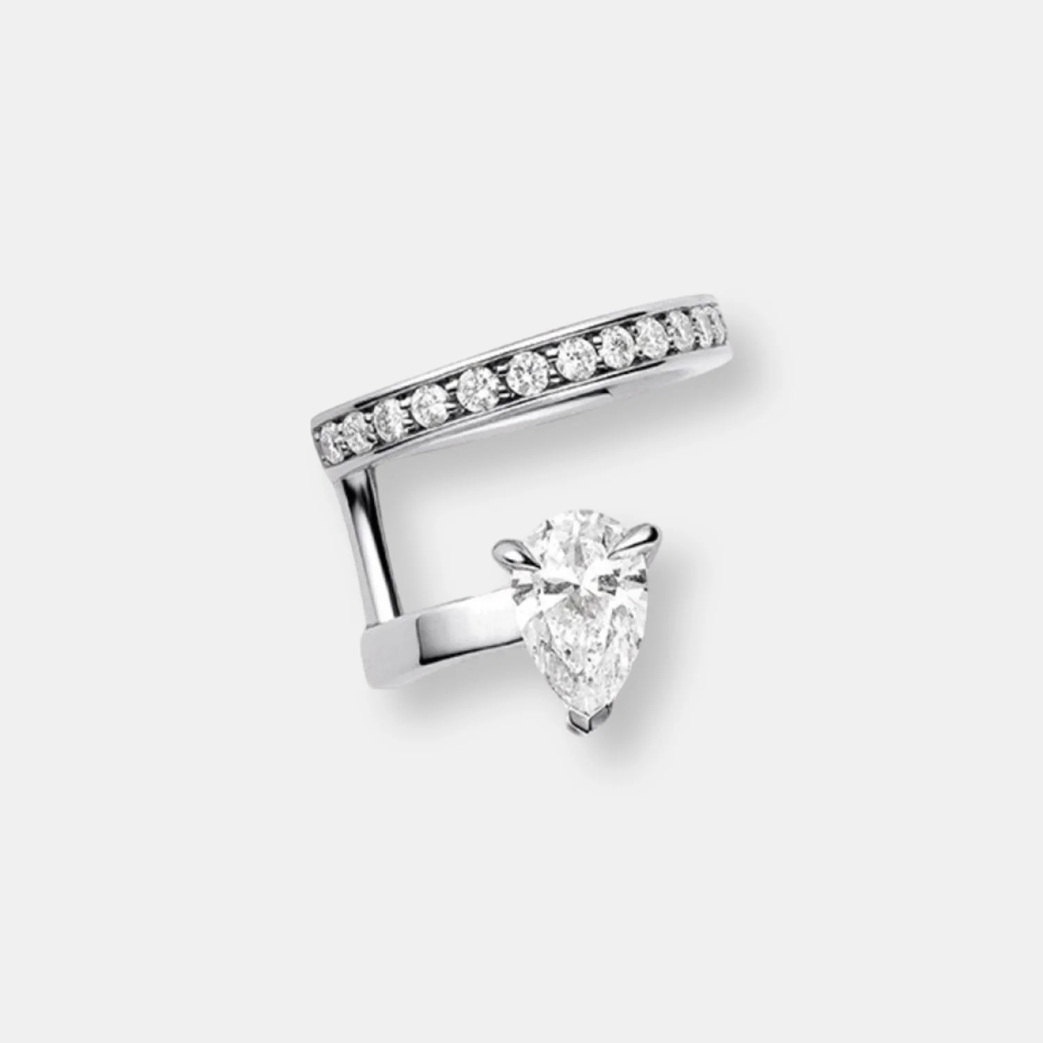 Clip d'oreille serti sur vide en or blanc pavé diamants