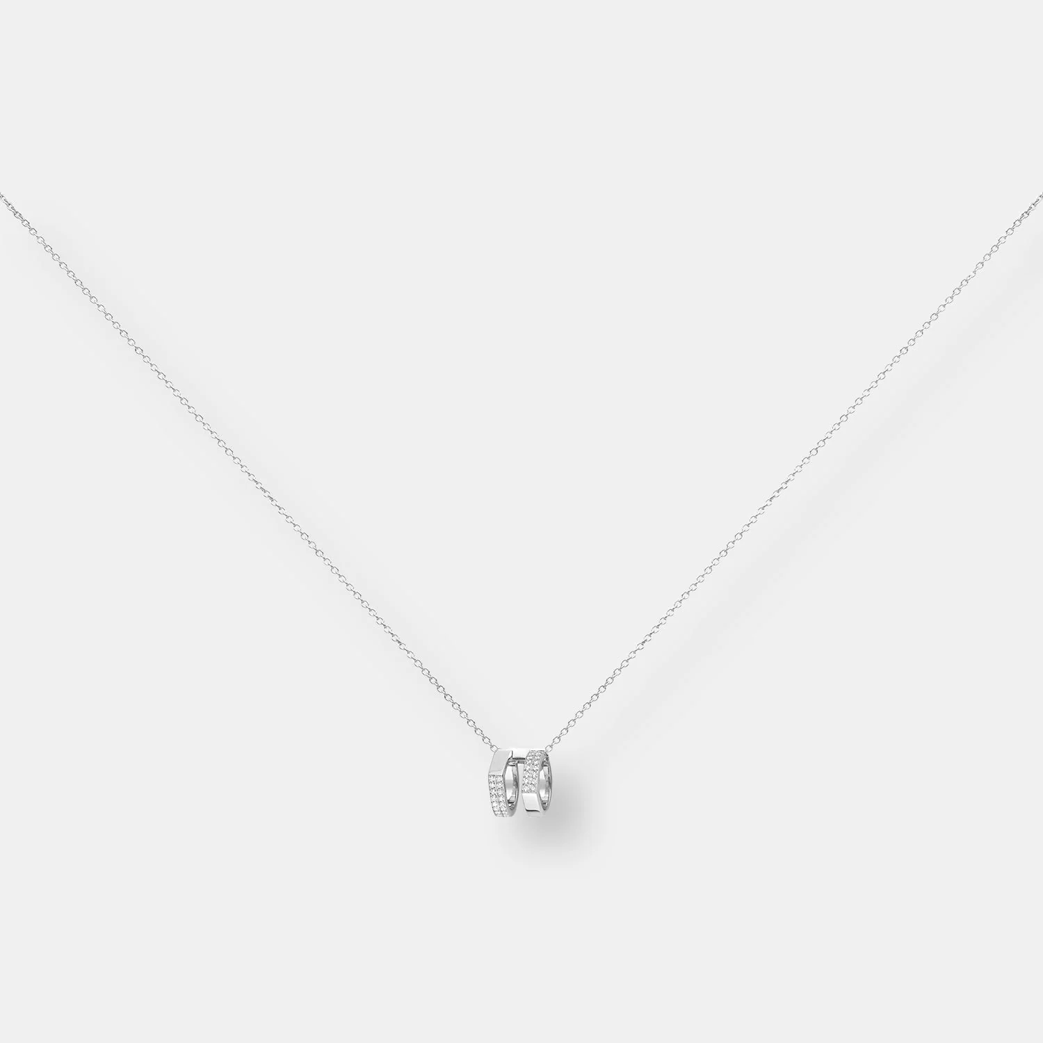Pendentif antifer 2 rangs en or blanc pavé 1/3 de diamants