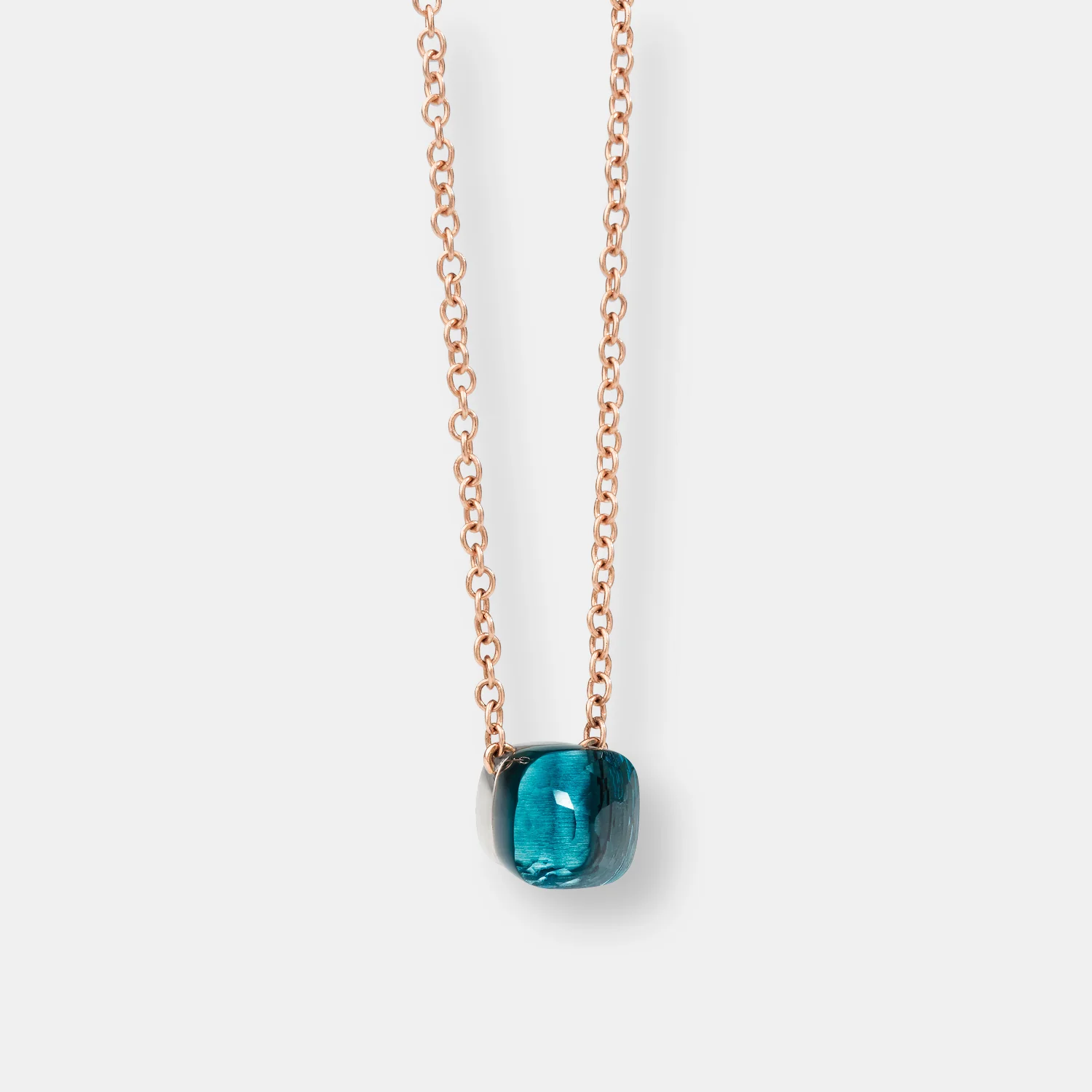 Pendentif avec chaîne nudo