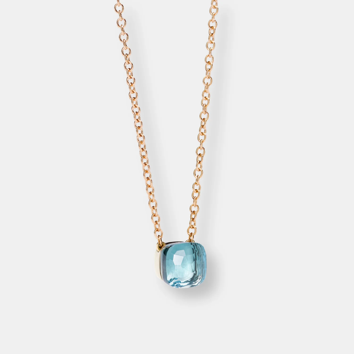 Pendentif avec chaîne nudo